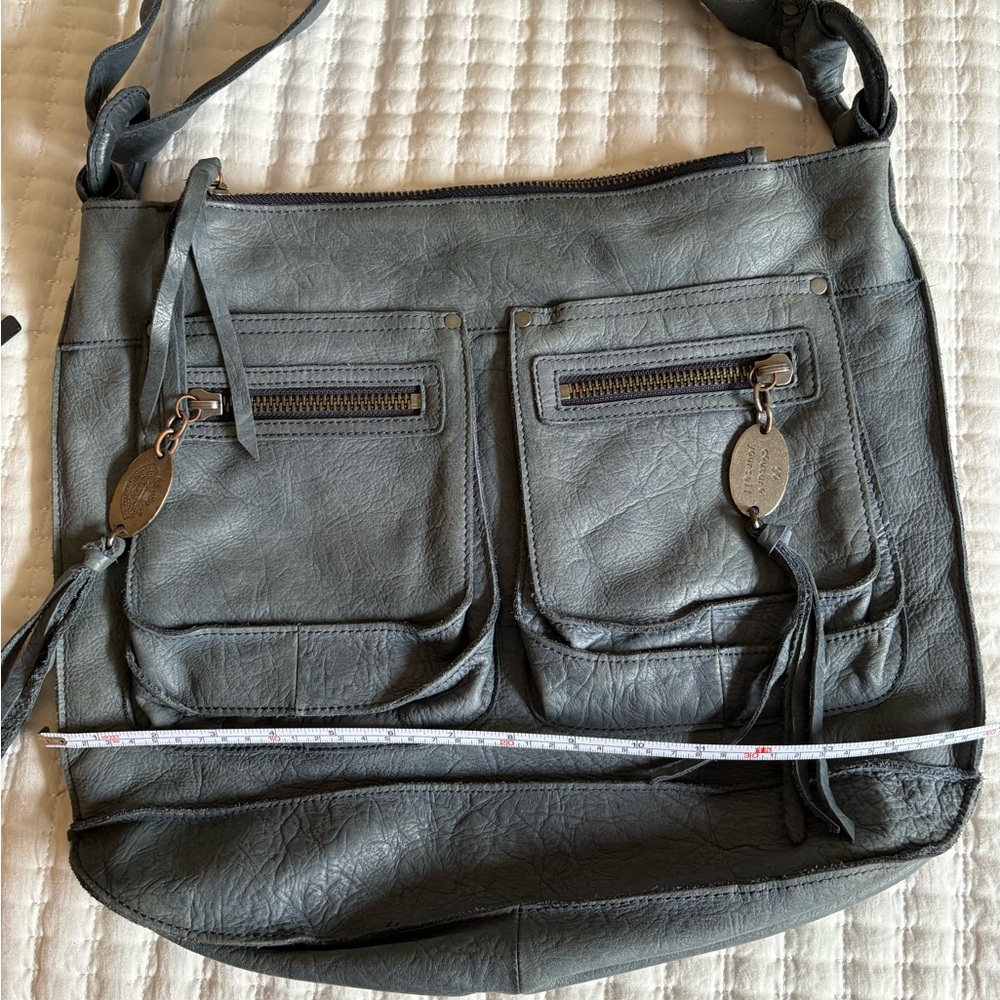 JUICY COUTURE WOMENS LEATHER CROSSBODY. BLUE GREY.